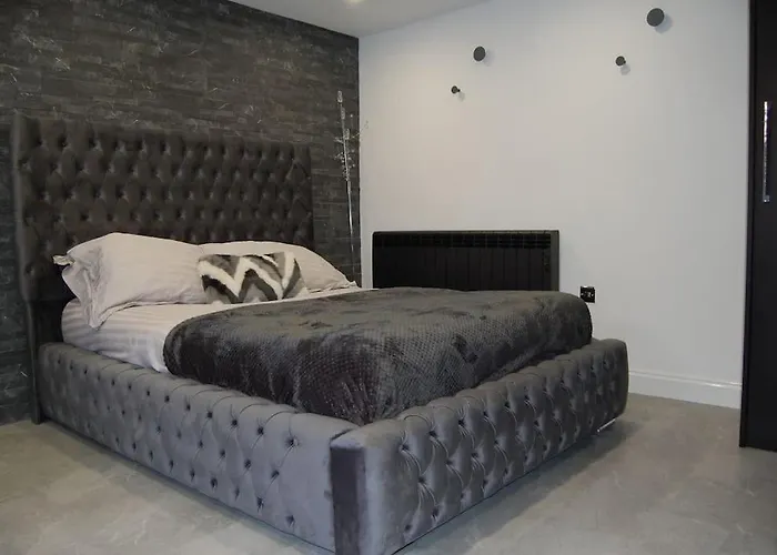Self Contained Studio Apartment In Burley, Leeds