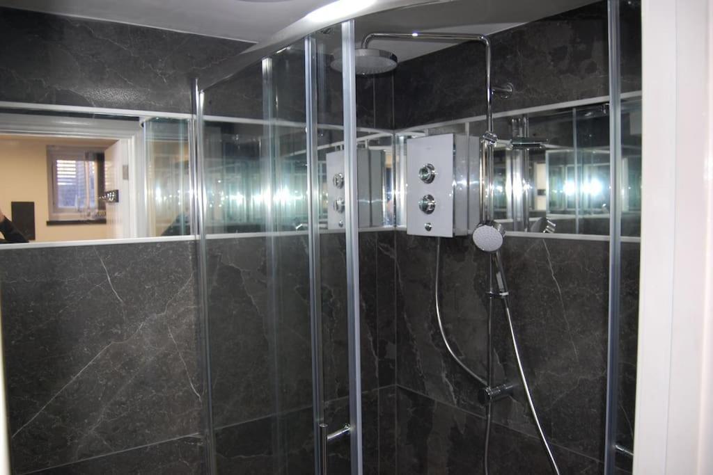 Self Contained In Burley, Leeds Apartamento
