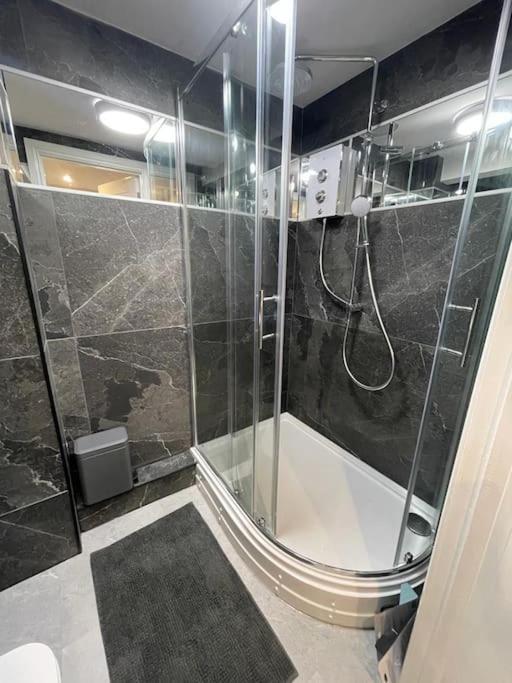Self Contained In Burley, Leeds Apartamento *